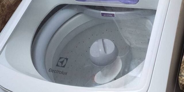 Máquina de Lavar 10,5kg Electrolux Branca Turbo Economia, Jet&Clean e Filtro Fiapos (LAC11)