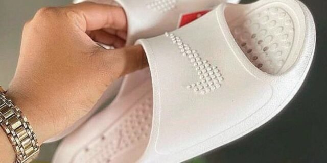 Chinelo Slide Nike Shower Feminino – Rosa