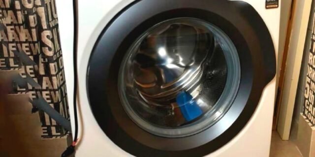 Máquina de Lavar Frontal 11kg Electrolux Premium Care Inverter com Água Quente/Vapor (LFE11)