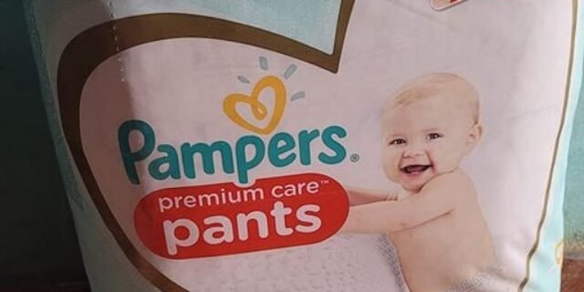 Fralda Pampers Pants Premium Care M 124 unidades