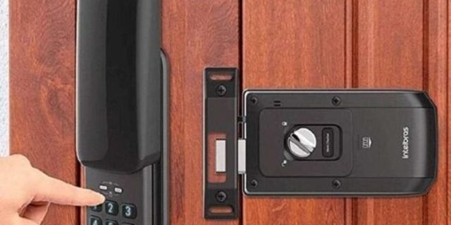 Fechadura Digital Para Uso Interno e Externo FR 10 Preto Intelbras