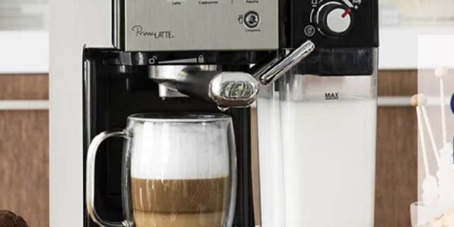 Kit Cafeteira PrimaLatte Black e Moedor de Café Oster