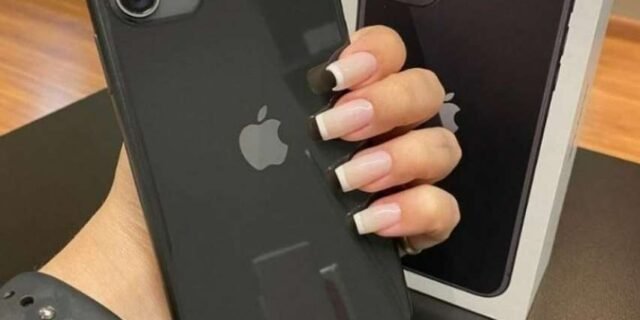 iPhone 11 Apple 128GB (Branco ou Preto)