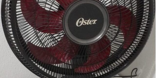 Ventilador Oster Power Fresh 2 em 1, 110V, Preto/Vermelho, 140W