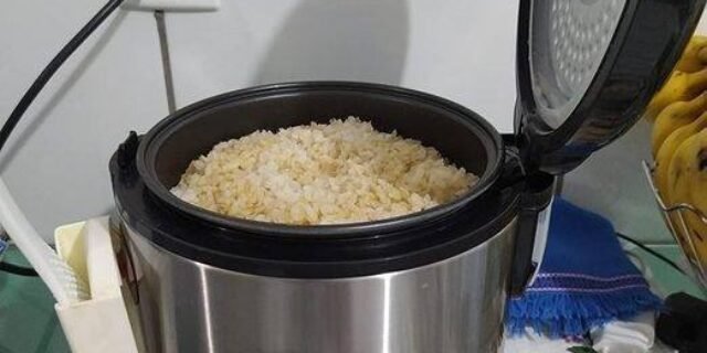 Panela de Arroz Elétrica Elgin Capacidade 5 Xícaras 1 Litro 400W 110V