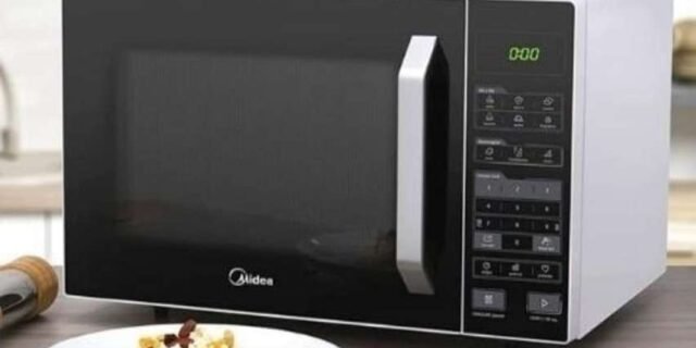 Micro-ondas Midea 35L Branco e Preto 110V