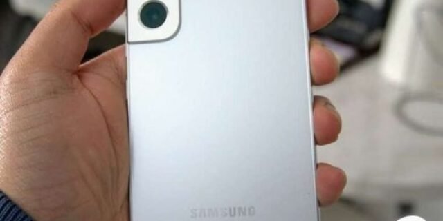 Samsung Galaxy S22 128GB 5G Wi-Fi Tela 6.1” 8GB RAM