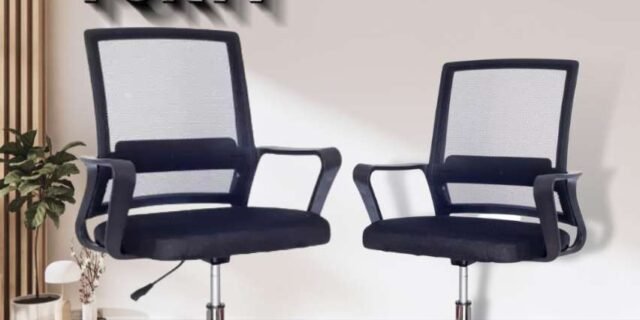 Cadeira de Escritório Secretária com Base Cromada com Rodinha Fortt Madri Preta