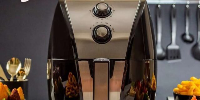 Fritadeira Elétrica Sem Óleo Air Fryer Britânia BFR40PI 5L – Preta/Inox