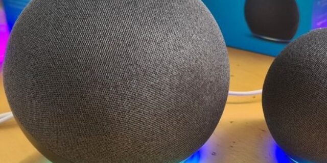 Echo com Alexa (4ª Geração): Com som premium e hub Zigbee de casa inteligente (3 Cores)