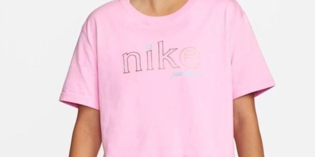 Camiseta Nike Sportswear Feminina