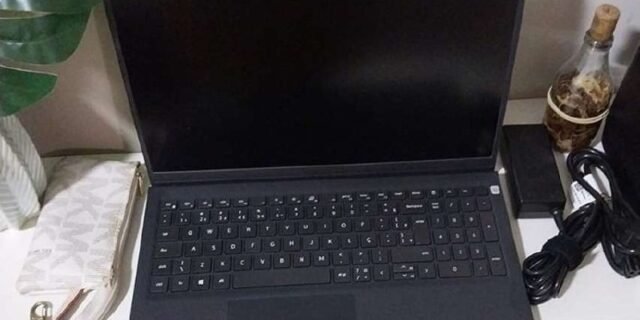 Notebook Dell Inspiron i15-i1100-M10P 15.6″ Full HD Intel Pentium Gold 4GB 128GB SSD Windows 11