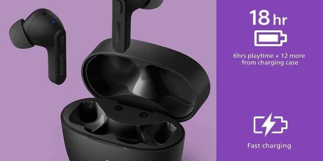 Fone de ouvido sem fio TWS bluetooth com microfone, formato em haste, IPX4 e energia para 18 horas totais na cor preto TAT2206BK/00