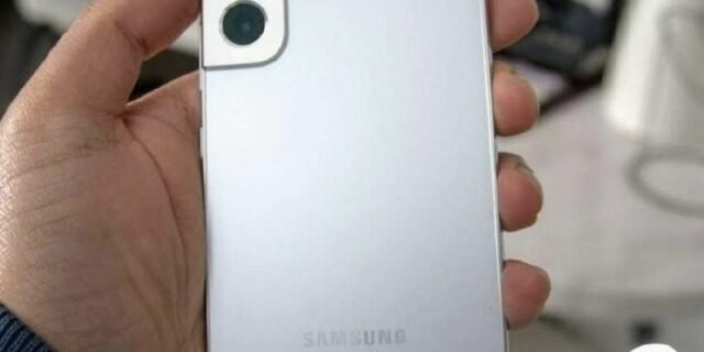 Smartphone Samsung Galaxy S22 128GB Branco 5G Octa-Core 8GB 6,1″ RAM Câm. Tripla + Selfie 10MP Dual Chip