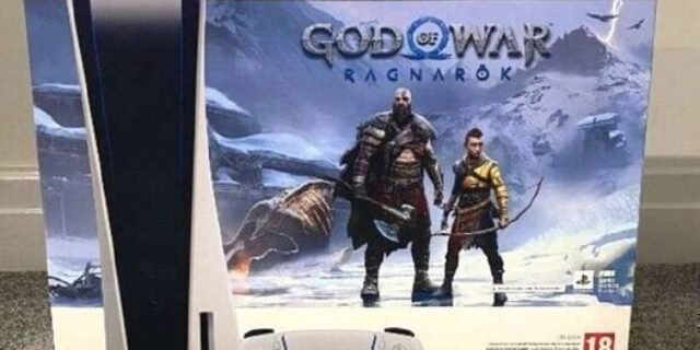 PlayStation 5 2022 825GB 1 Controle Branco Sony – com God of War Ragnarok