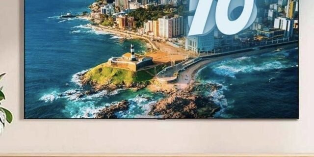 Smart TV 70 Polegadas Samsung UHD 4K, 3 HDMI, 1 USB, Bluetooth, Wi-Fi, Gaming Hub, Tela sem limites, Alexa built in – UN70CU7700GXZD