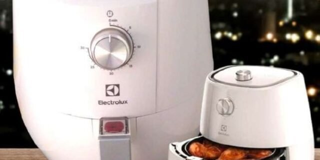 Fritadeira Elétrica sem oleo Electrolux Airfryer 3,2L 8 receitas pré-sugeridas desligamento automático timer sonoro 1400W EAF11 branca 127v