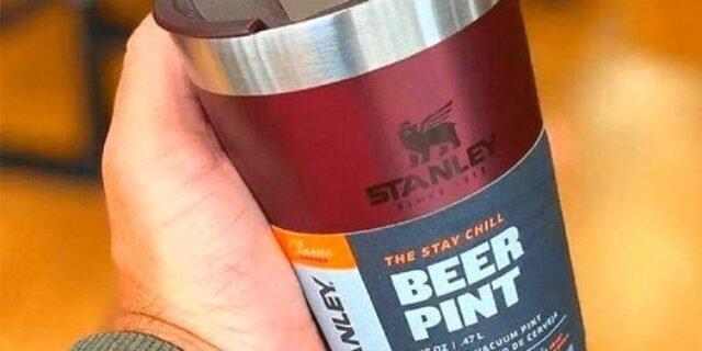 Copo térmico de cerveja com tampa Stanley|473ml