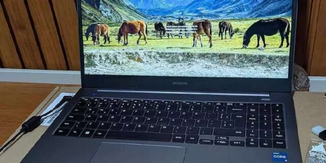 Samsung Book Intel® Core™ i5-1135G7, Windows 11 Home, 8GB, 256GB SSD, Intel Iris Xe, 15.6” Full HD LED