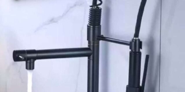 Torneira para Cozinha Gourmet de Mesa Dupla Saída Monocomando Preta Nell