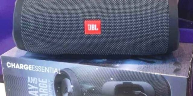 Caixa de Som Bluetooth JBL Charge Essential