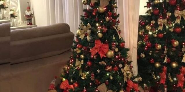 Árvore De Natal Luxo 1,50 Altura Base Metal 380 Galhos