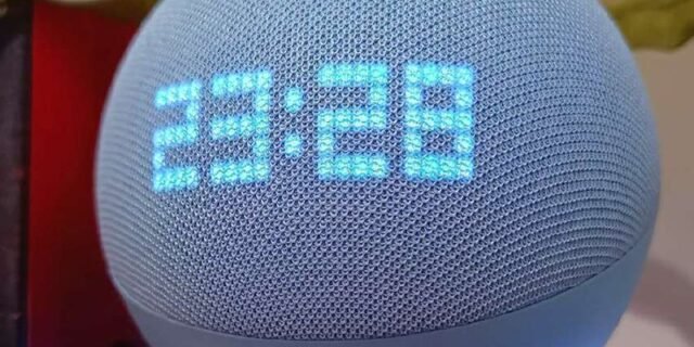 Echo Dot 5ª geração com Relógio (2 Cores)