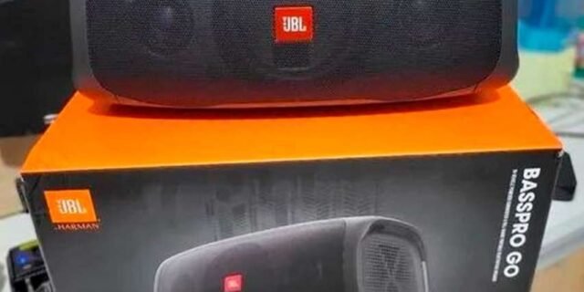 Caixa de Som JBL BassPro Go + Carregador
