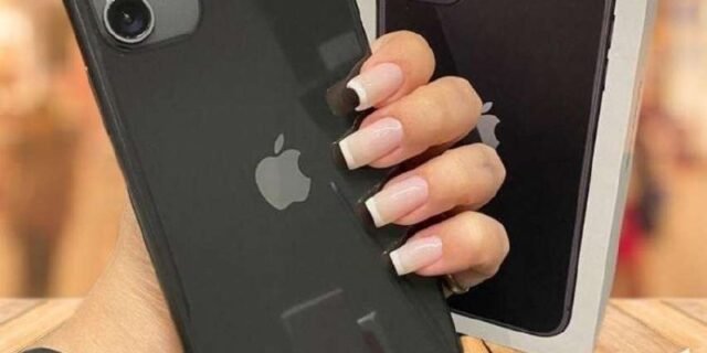 Apple iPhone 11 (64 GB)