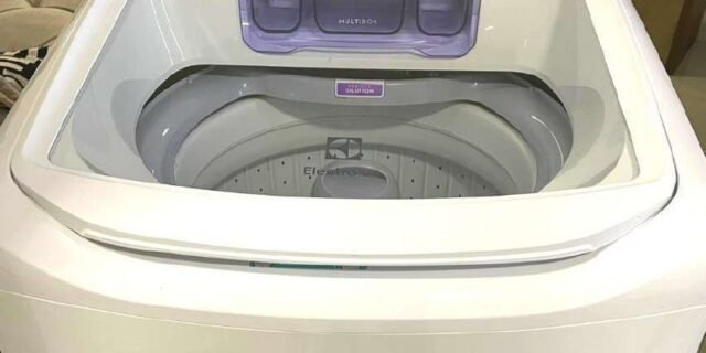 Máquina de Lavar 10,5kg Electrolux Branca Turbo Economia, Jet&Clean e Filtro Fiapos (LAC11)