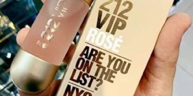 Carolina Herrera 212 Vip Rose Hair Mist Perfume para os cabelos 30ml