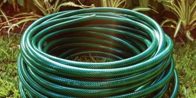 Mangueira Flex Tramontina Com Engates Rosqueados E Esguicho Em Pvc Verde 25 M