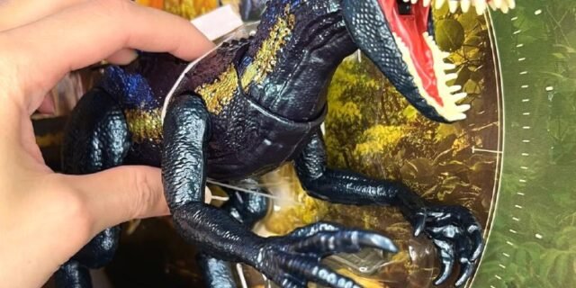 Jurassic World Dinossauro Indoraptor Track N Attack, Mattel