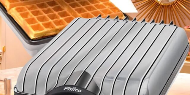 Waffle Maker Philco PWM03 4 Waffles Chapa Antiaderente