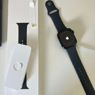 Apple Watch Series 7 (GPS + Cellular), Caixa em alumínio meia-noite de 45 mm