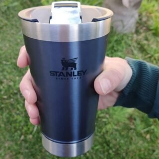 Copo térmico de cerveja com tampa Stanley|473ml