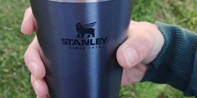 Copo térmico de cerveja com tampa Stanley|473ml