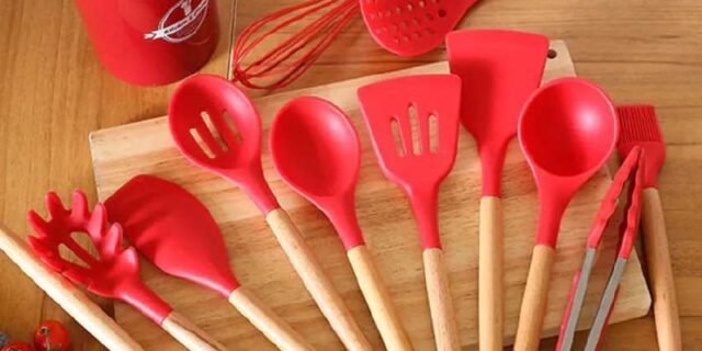 Kit 12 Utensílios Cozinha Silicone Cabo De Madeira Pegador