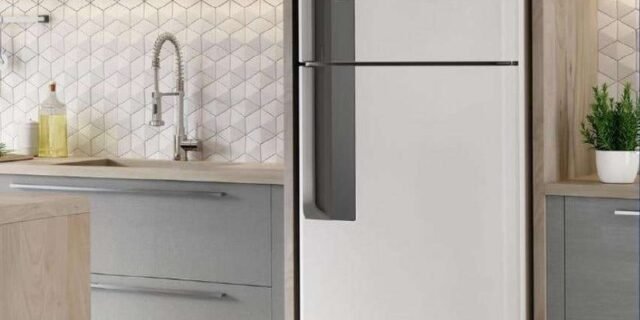 Geladeira inverter no frost Electrolux Top Freezer IF55 branca com freezer 431L 127V