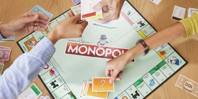 Hasbro Gaming, Jogo de tabuleiro Monopoly