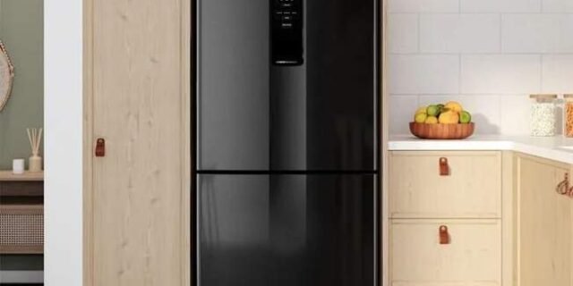Geladeira inverter frost free Electrolux IB7B preta com freezer 490L