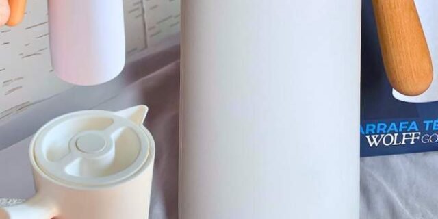 GARRAFA TÉRMICA PLÁSTICO C/CABO MADEIRA NÓRDICA BRANCA 1l