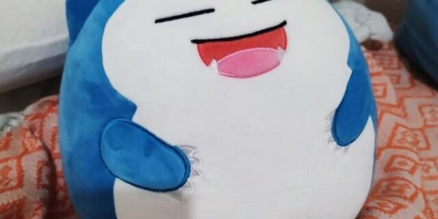 SUNNY, Squishmallows, Pelúcia do Snorlax, 25 cm