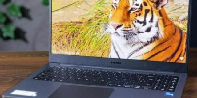 Notebook Samsung Galaxy Book4, Windows 11 Home, Intel Core i5, 16GB, 512GB SSD, 15.6”