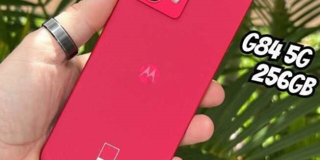 Smartphone Moto G84 5G 8GB RAM Boost* 256GB Viva Magenta – Vegan Leather