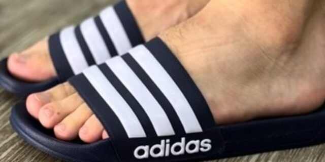 Chinelo Adilette Shower