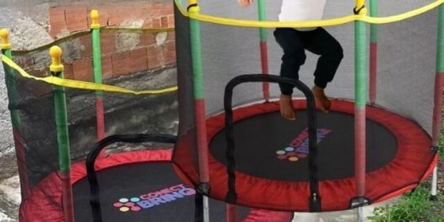 Cama Elástica Infantil Pula Pula Trampolim 1,40 M Playground Conect Brinq