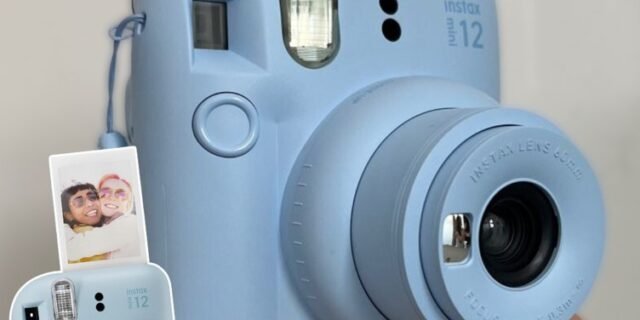 Camera Instax Mini 12 Azul Candy