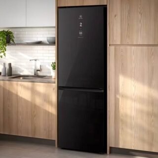 Geladeira Electrolux Frost Free Inverter 322L IB42G Efficient com AutoSense Inverse e Painel Digital – Black Glass