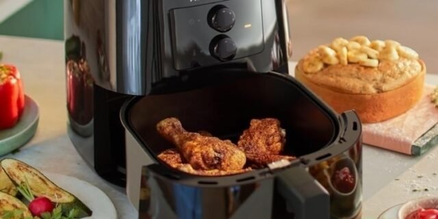 Fritadeira Airfryer Série 3000, Philips Walita, com 6.2L de capacidade, Preta, 2000W, 220v